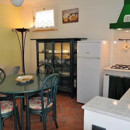 Tatil Evi Casale Degli Ulivi Castelluzzo